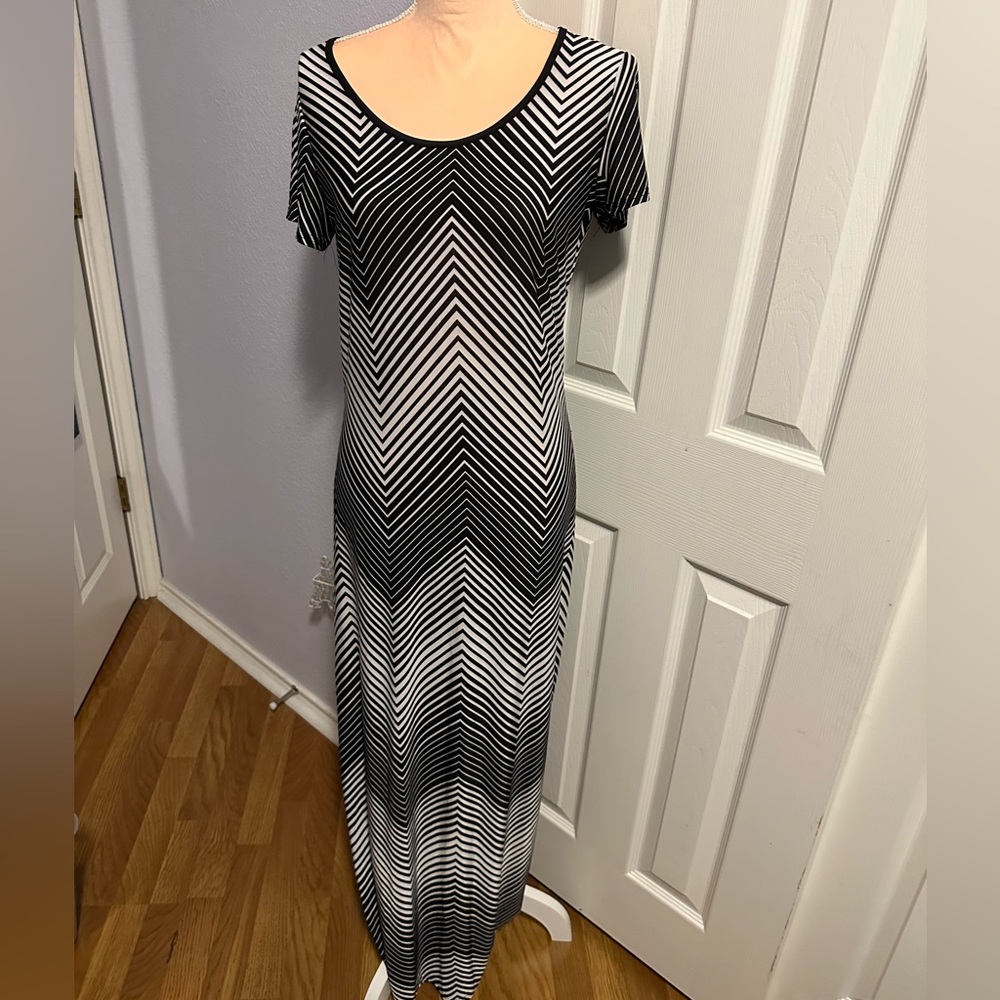 Just love black and white geometric maxi dress - Picture 2 of 10